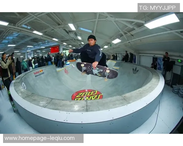 周伟独家分享滑板心得与技巧助你轻松掌握滑板运动的乐趣与挑战